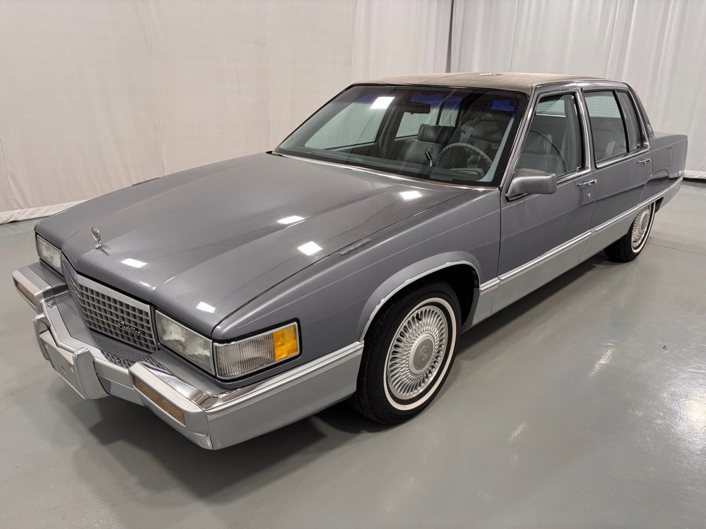 Used 1990 Cadillac Fleetwood Sedan image 1