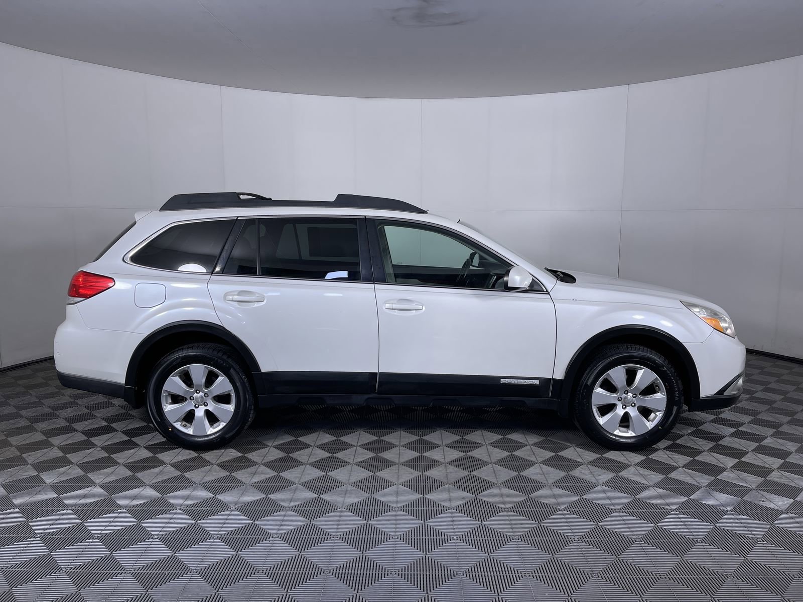 Used 2011 Subaru Outback 2.5i Limited AWD/4WD image 10