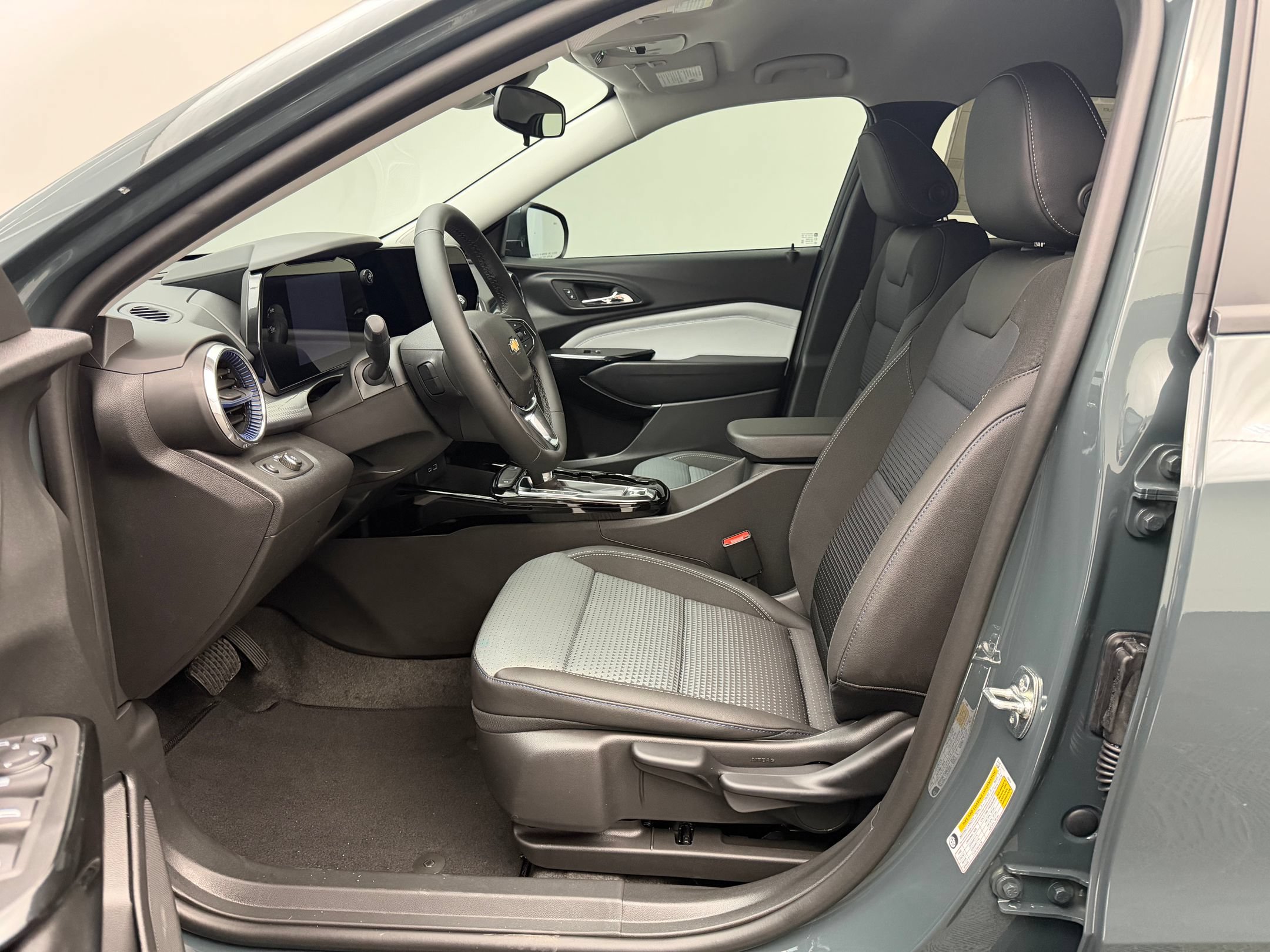 New 2026 Chevrolet Trax LT w/ Driver Confidence Package FWD image 5