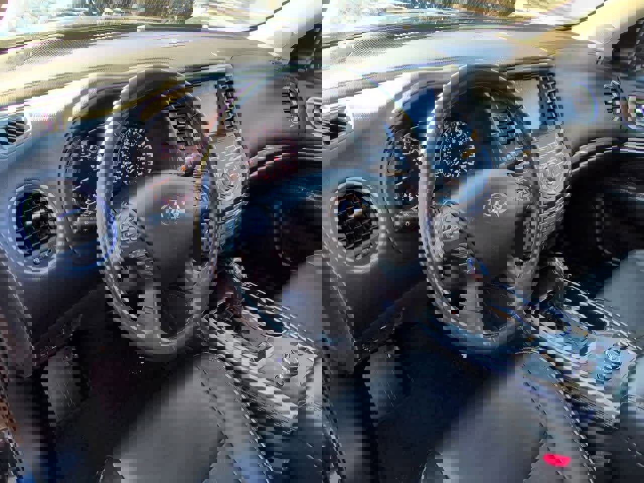 Used 2019 INFINITI QX60 Luxe w/ Essential Package image 2