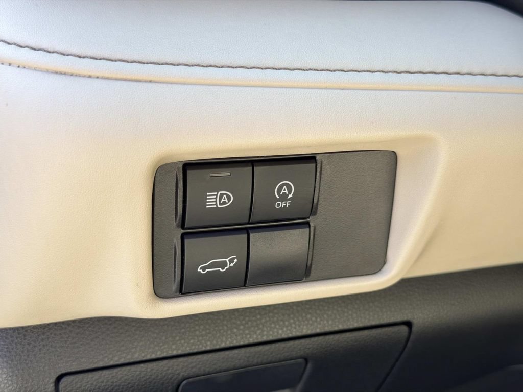 Used 2023 Toyota Highlander XLE FWD image 27