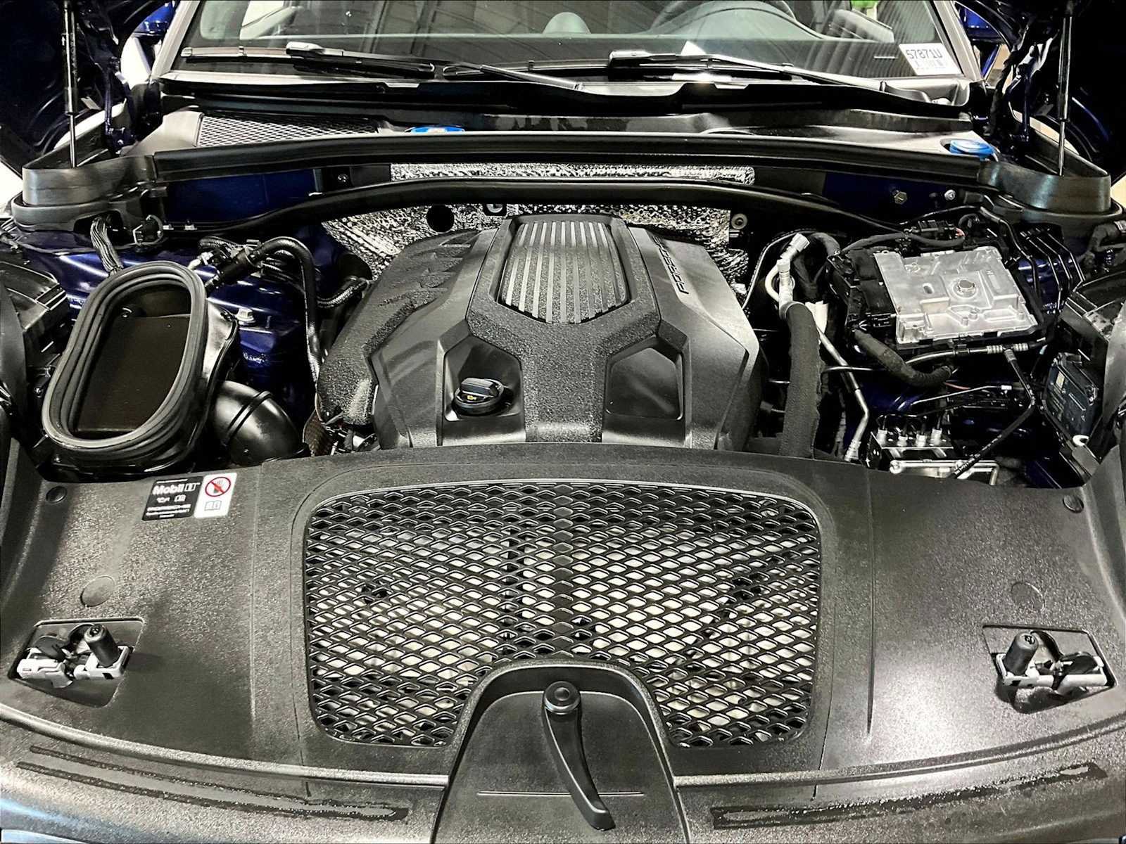 Used 2025 Porsche Macan image 36