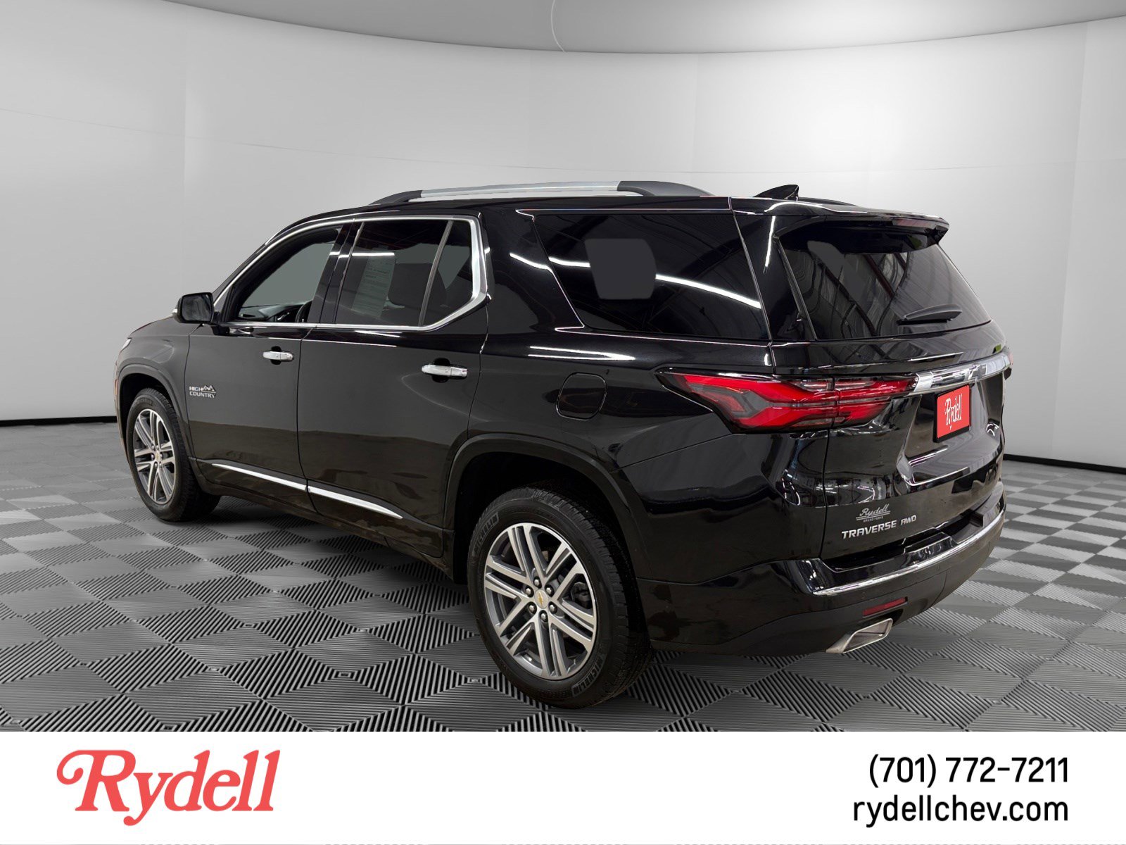 Used 2023 Chevrolet Traverse High Country w/ LPO, Floor Liner Package image 3