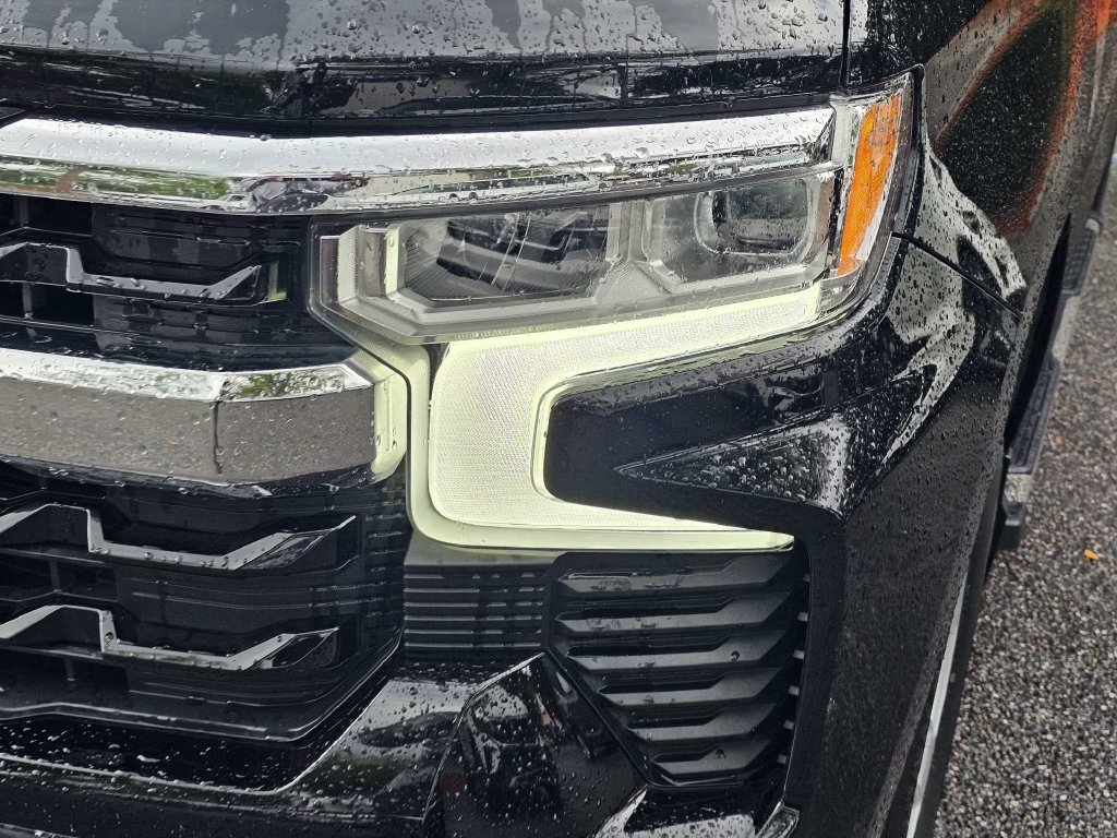 Used 2025 Chevrolet Silverado 1500 LT RWD image 8