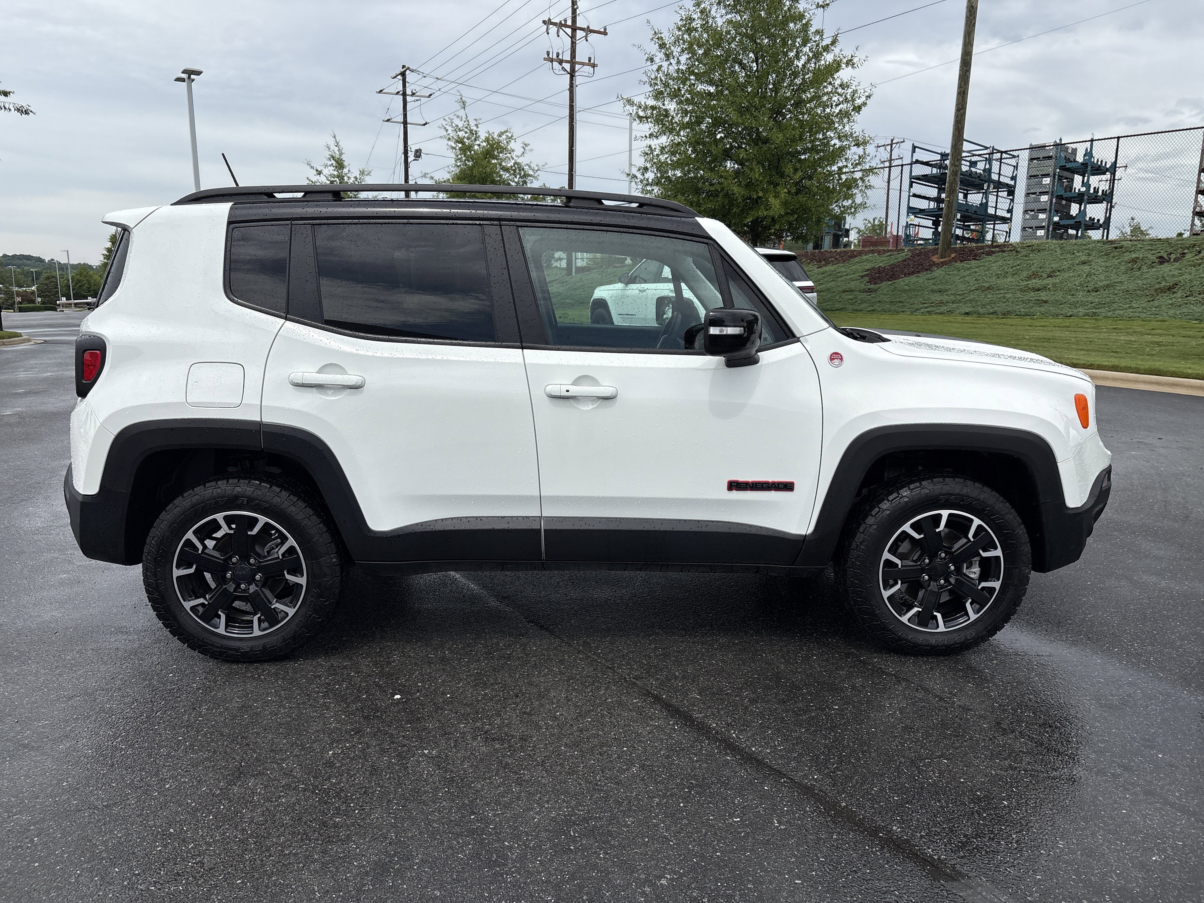 Certified 2023 Jeep Renegade Trailhawk AWD/4WD image 10
