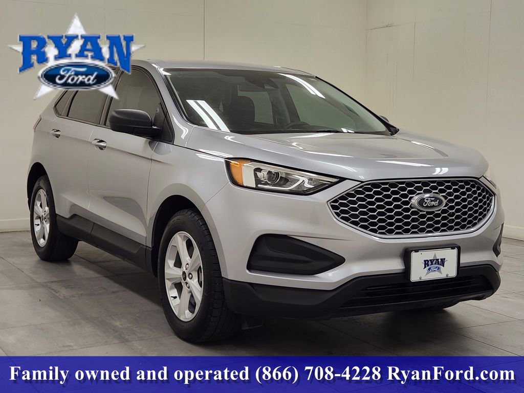 Certified 2024 Ford Edge SE image 2