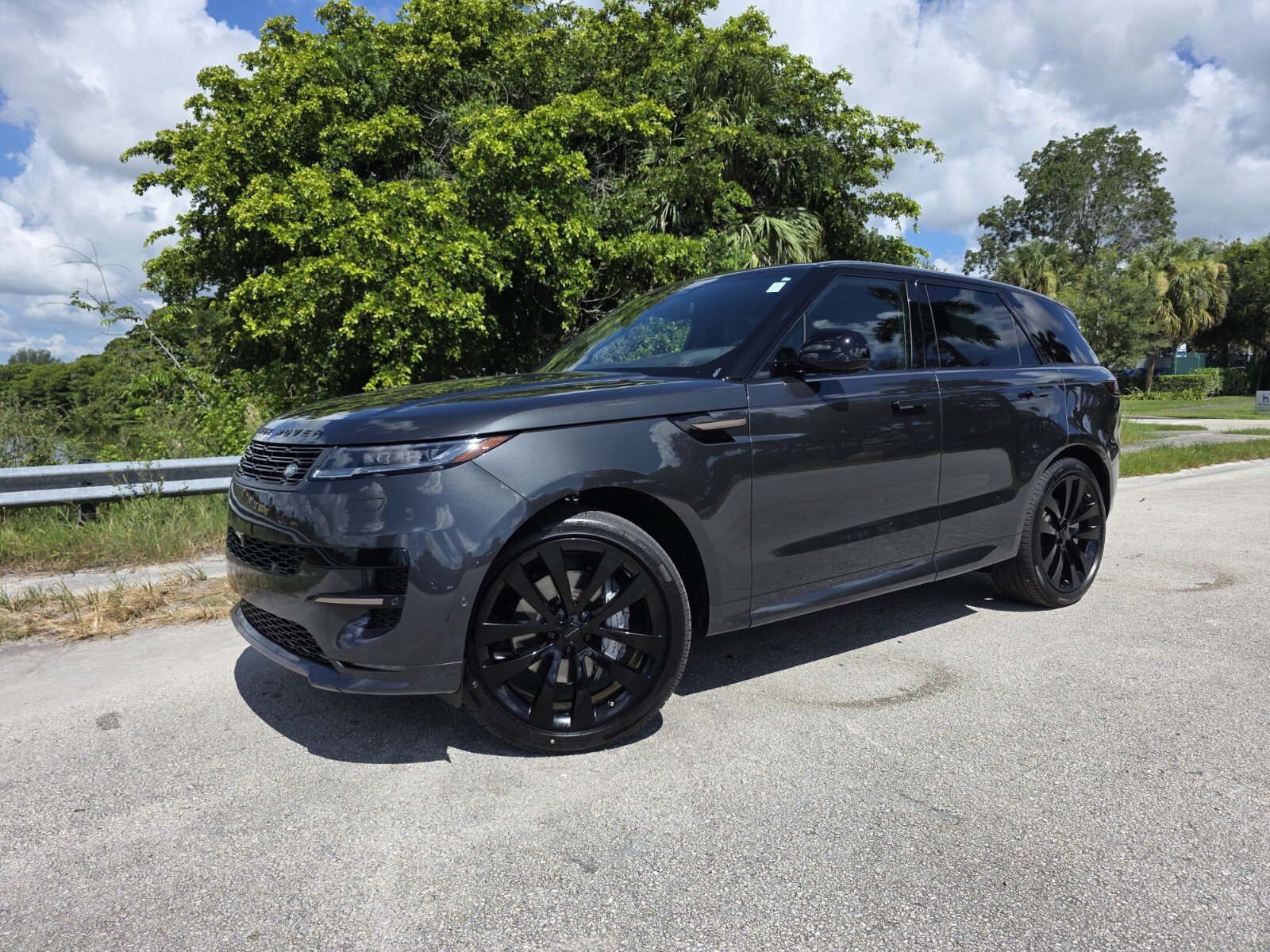 New 2026 Land Rover Range Rover Sport Dynamic SE AWD/4WD image 1