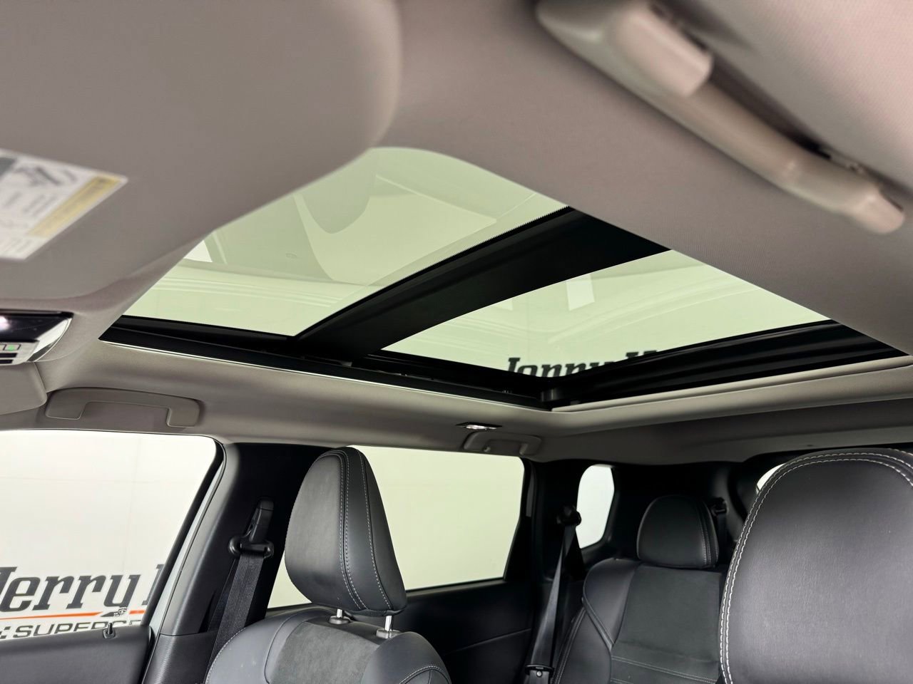 Used 2025 Mitsubishi Outlander SE FWD image 3