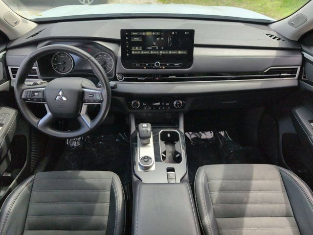 Used 2025 Mitsubishi Outlander SE FWD image 25