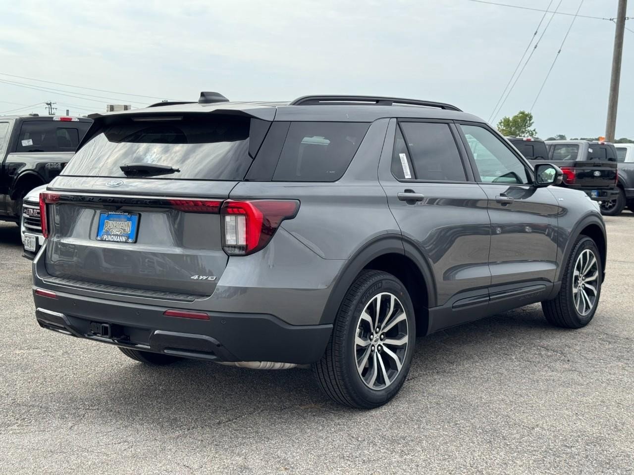 New 2026 Ford Explorer ST-Line image 3