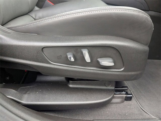 Used 2025 Cadillac XT6 Premium Luxury image 41