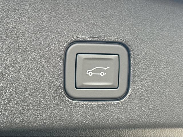 New 2026 Cadillac Lyriq Luxury w/ LPO, Floor Liner Package AWD/4WD image 32