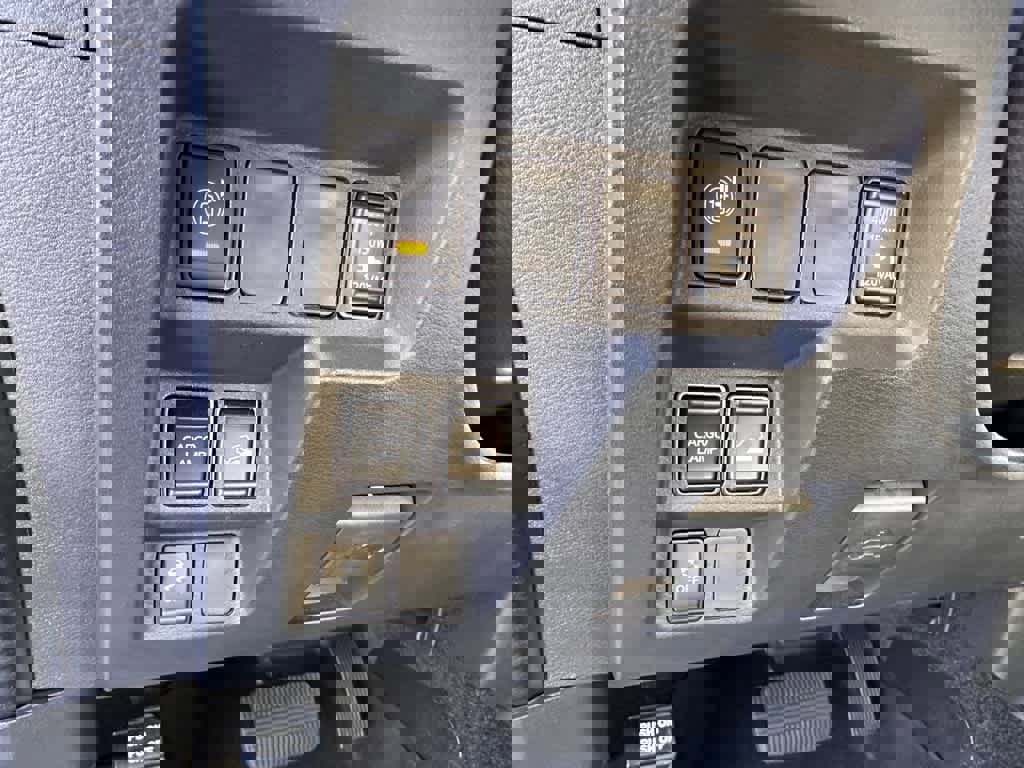 Used 2023 Nissan Frontier SV w/ SV Convenience Package image 17