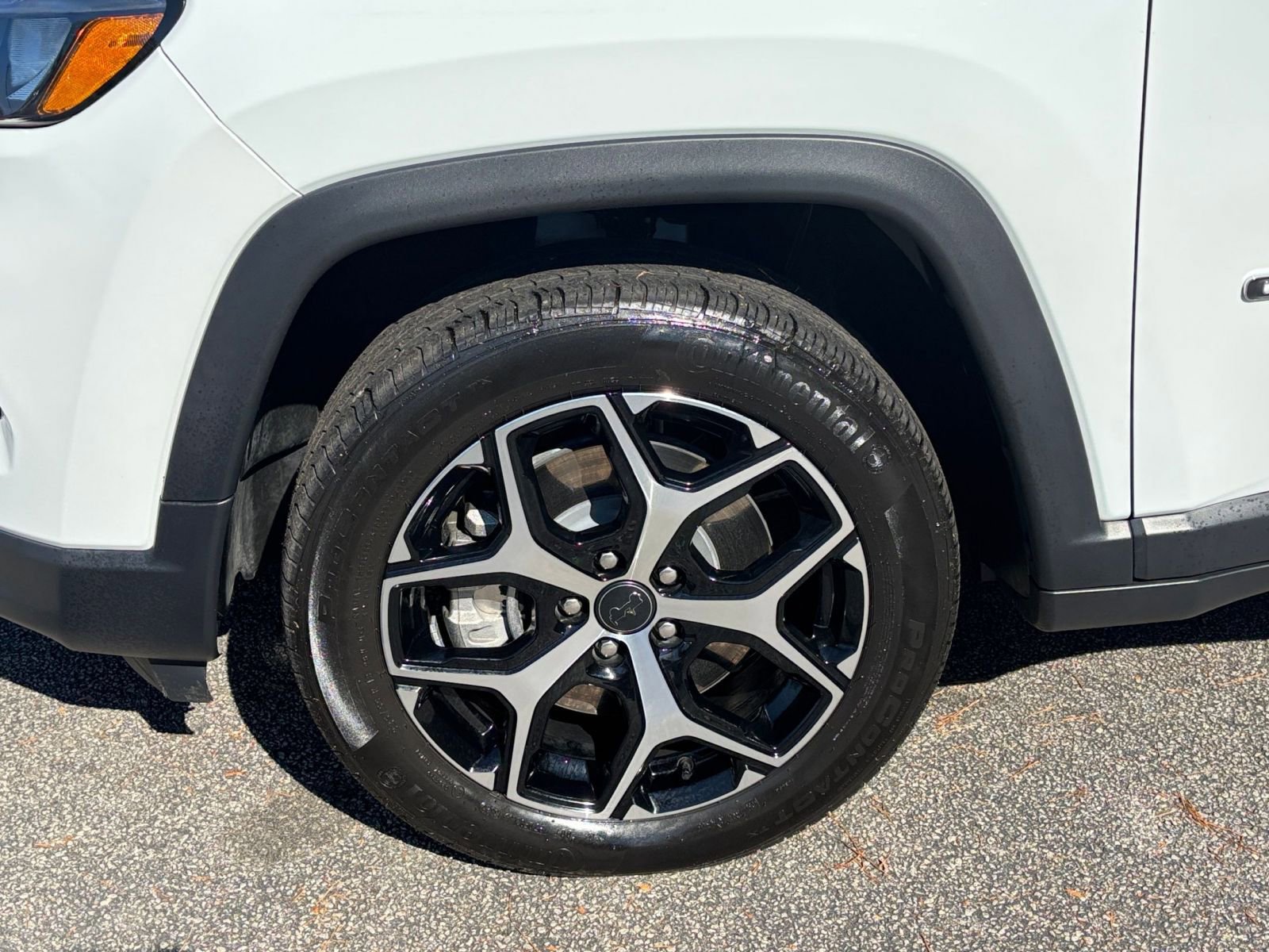 Used 2025 Jeep Compass Limited image 30