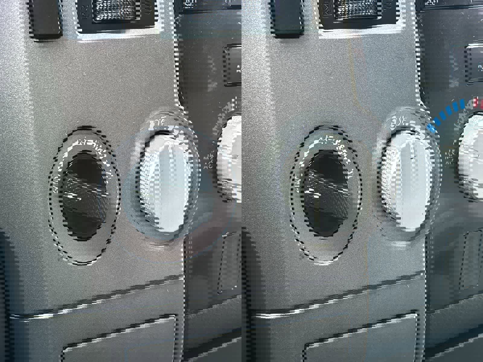 Used 2010 Toyota Tundra 4x4 CrewMax image 19