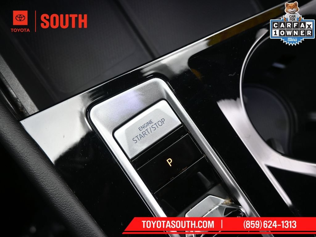 Used 2024 Volkswagen Atlas Cross Sport SE FWD image 25