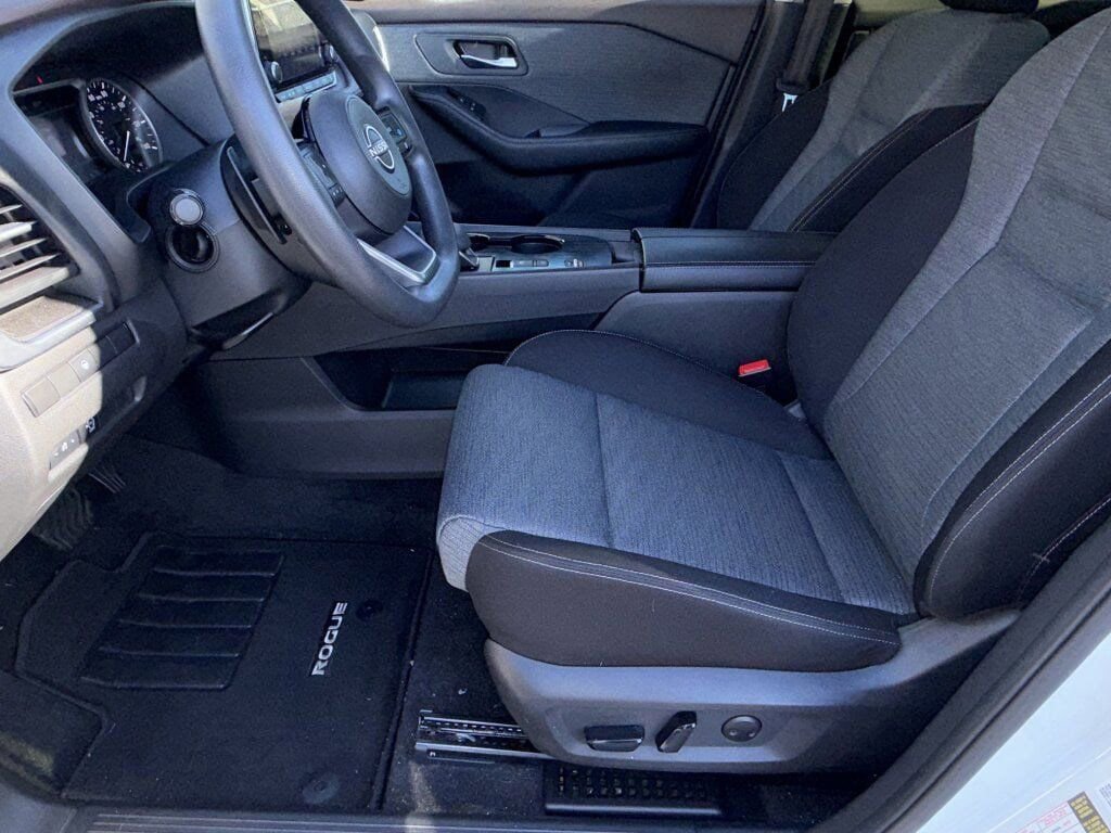 Certified 2023 Nissan Rogue SV image 25