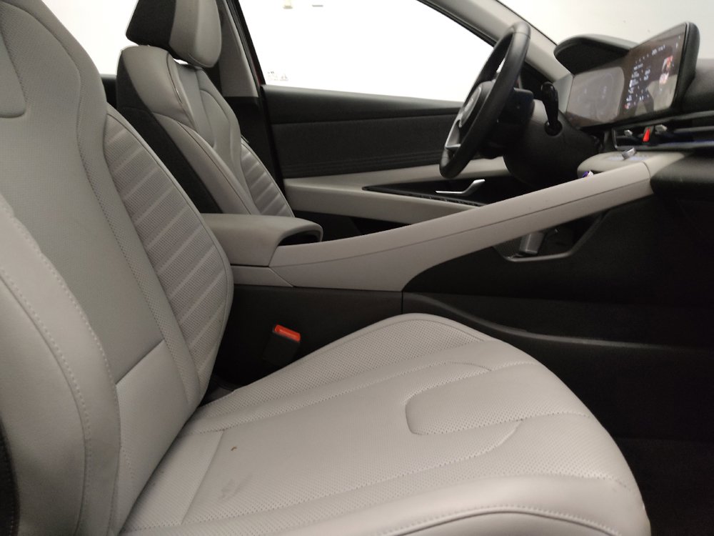 Used 2025 Hyundai Elantra Limited FWD image 21