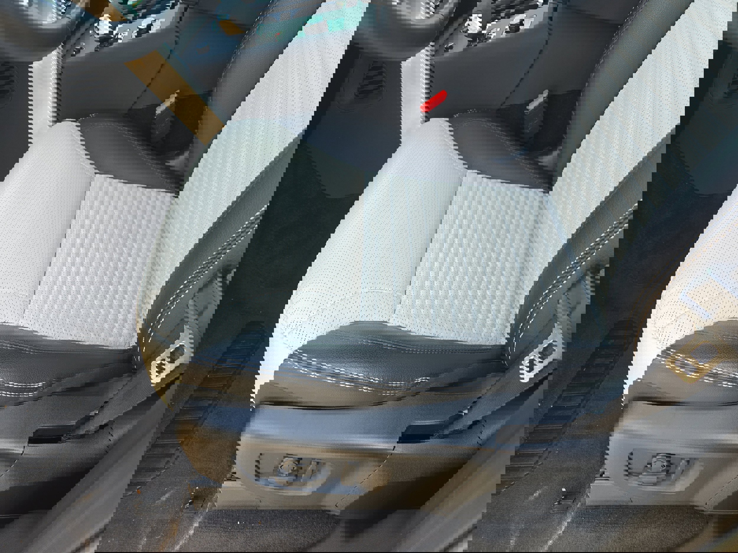 Used 2023 Land Rover Discovery S R-Dynamic image 18