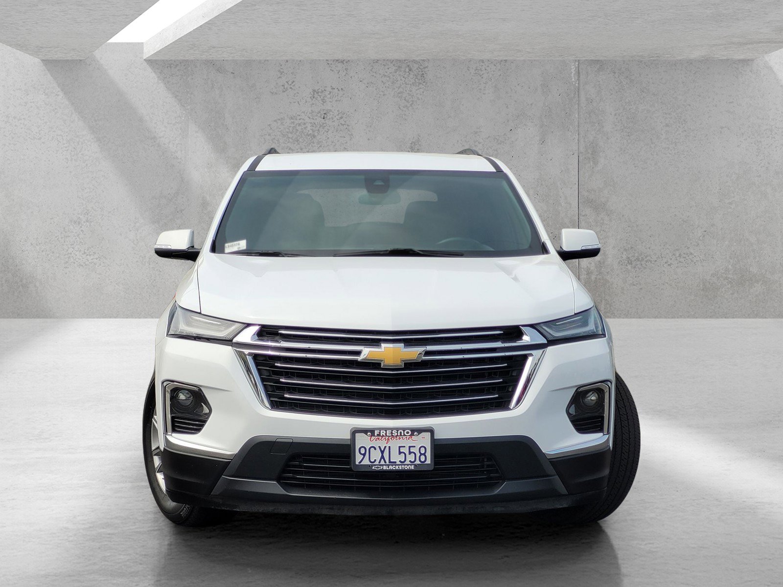 Used 2023 Chevrolet Traverse LT image 2