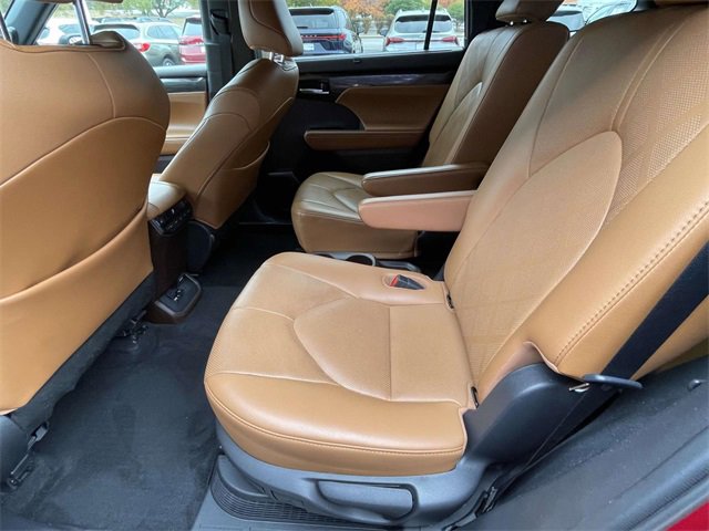 Used 2021 Toyota Highlander Platinum image 13