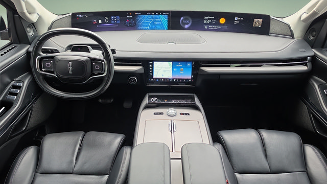 Used 2025 Lincoln Navigator Reserve AWD/4WD image 7