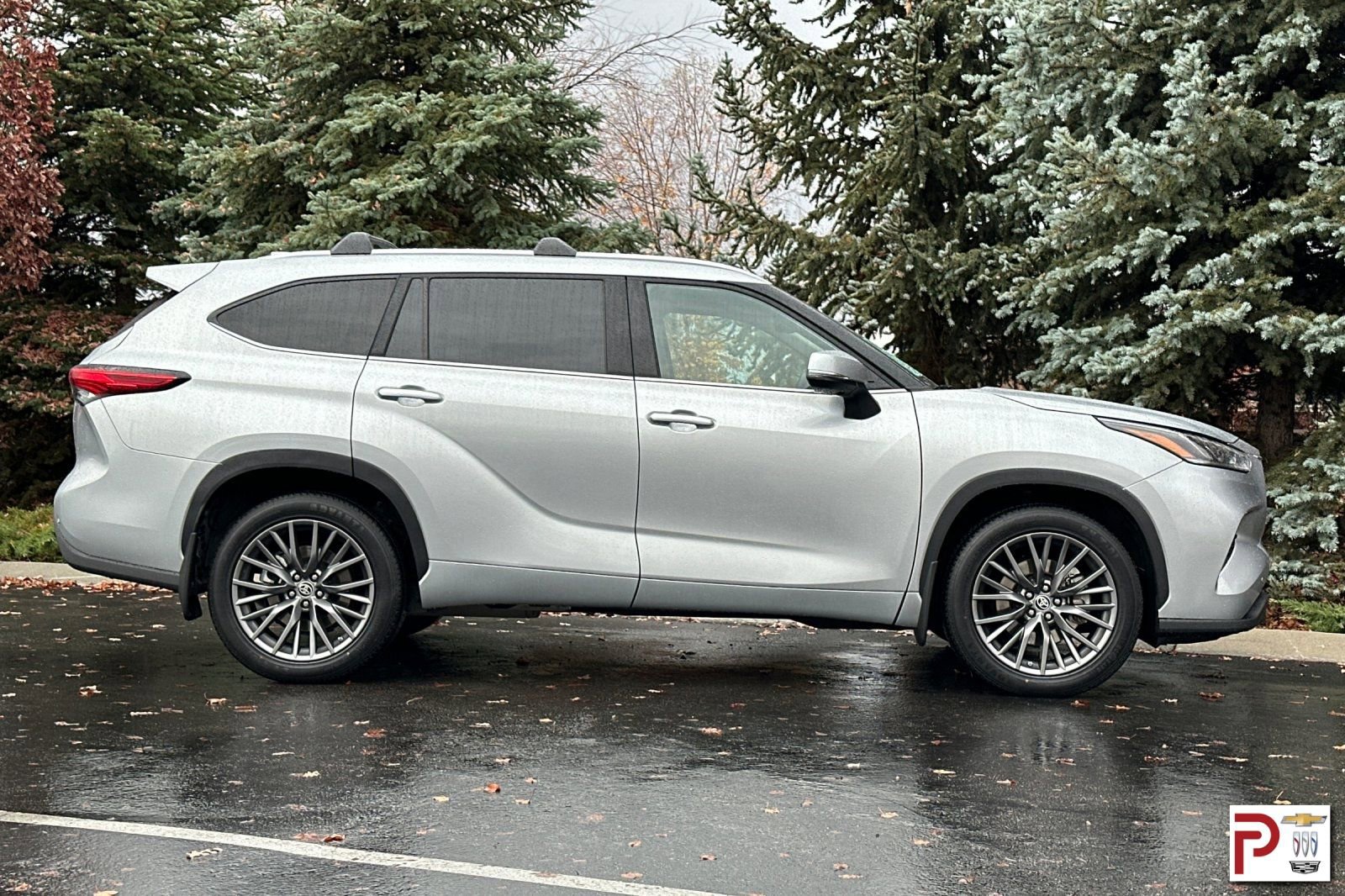 Used 2022 Toyota Highlander Limited image 3