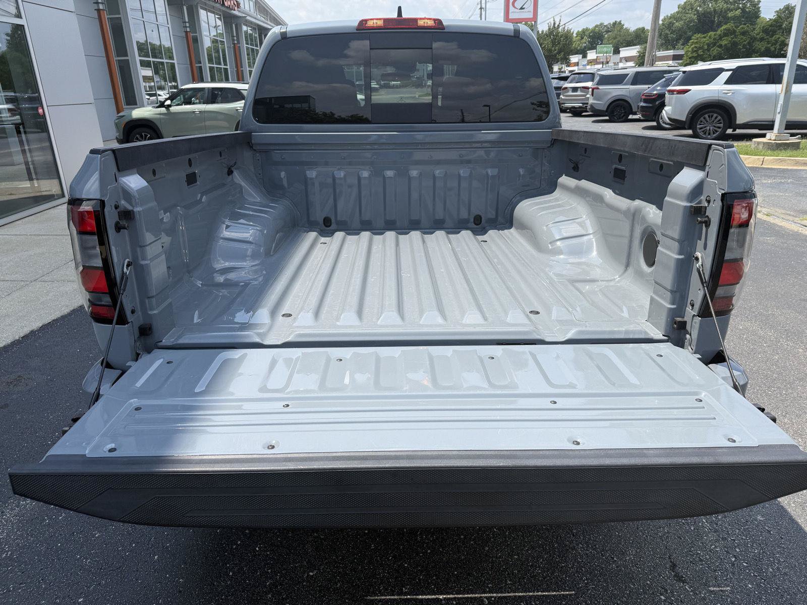 Used 2024 Nissan Frontier PRO-4X w/ Technology Package AWD/4WD image 35