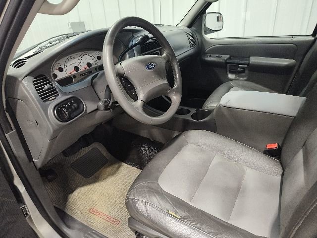 Used 2004 Ford Explorer Sport Trac 4x4 image 12