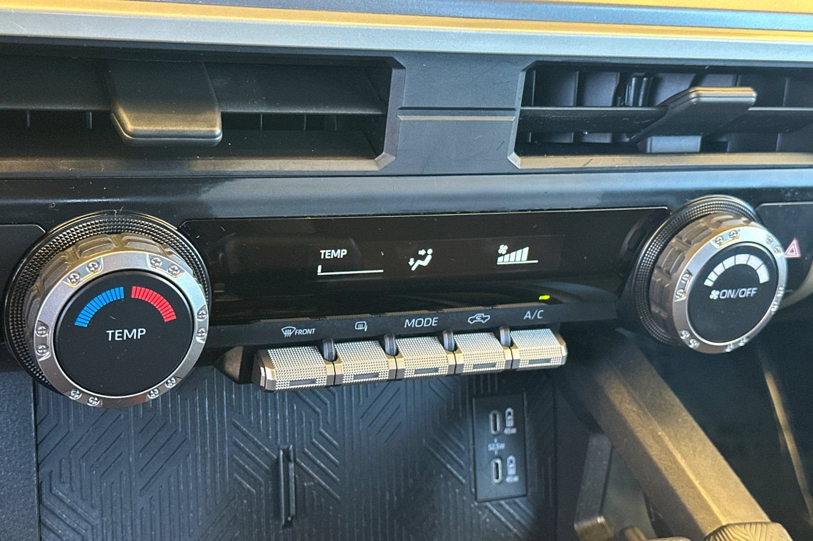 Used 2024 Toyota Tacoma SR5 AWD/4WD image 23