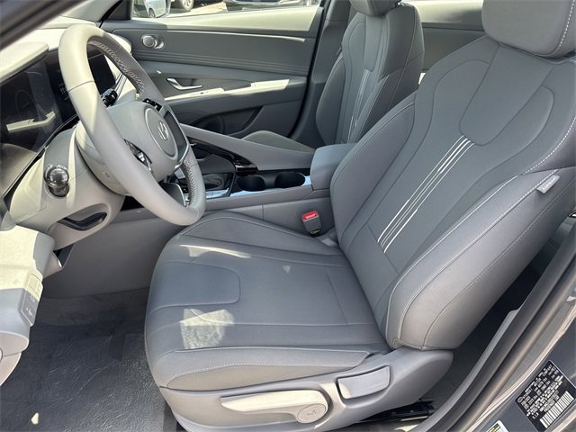 New 2025 Hyundai Elantra SEL image 9