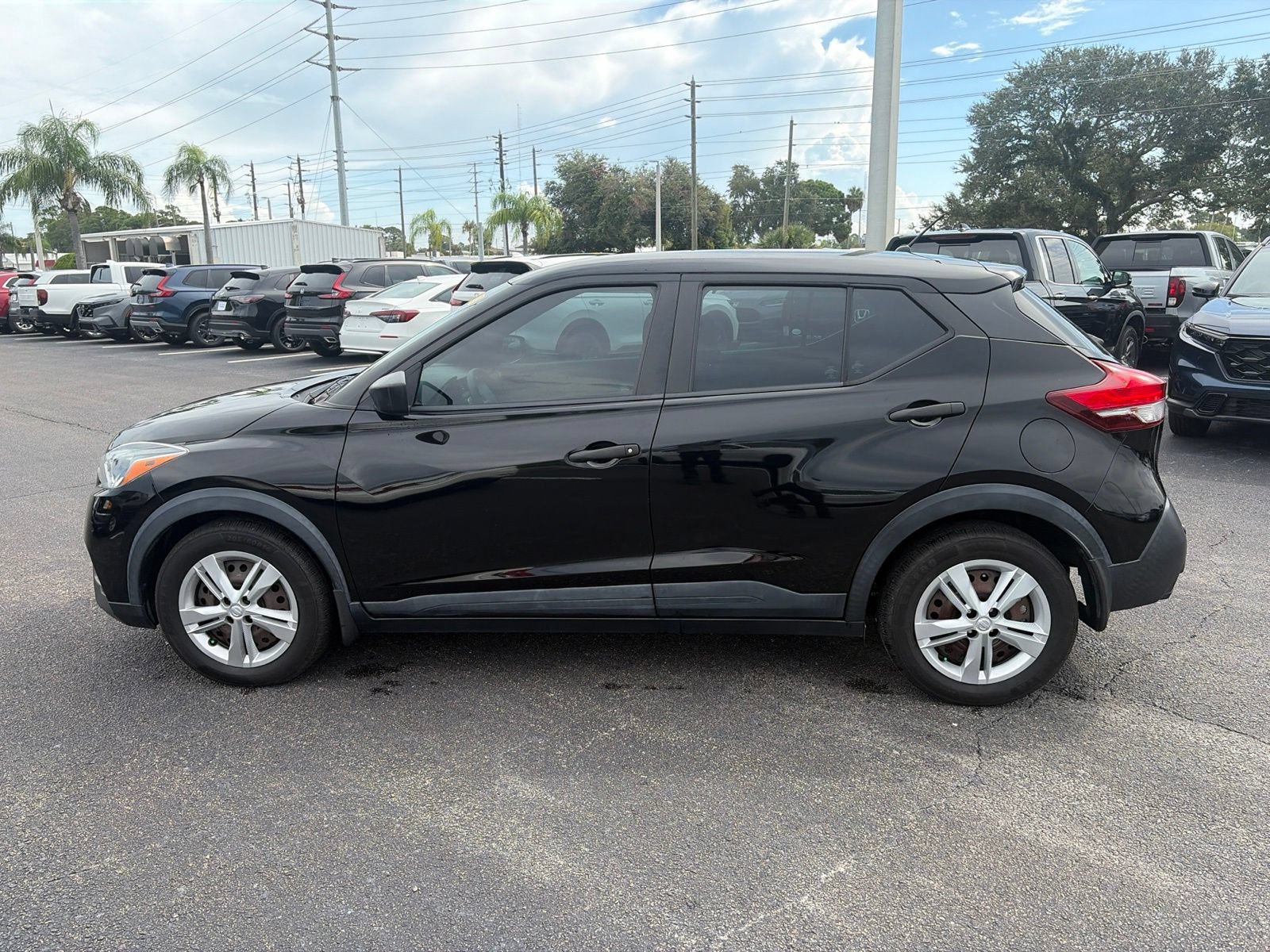Used 2020 Nissan Kicks S FWD image 4