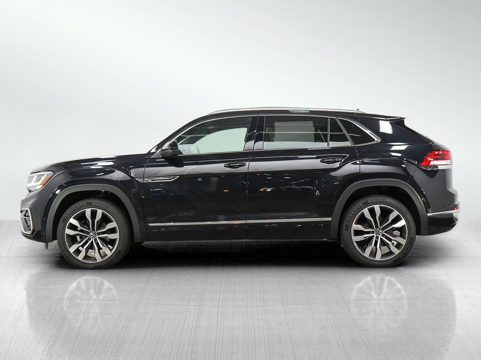 Used 2023 Volkswagen Atlas Cross Sport SEL Premium R-Line AWD/4WD image 2