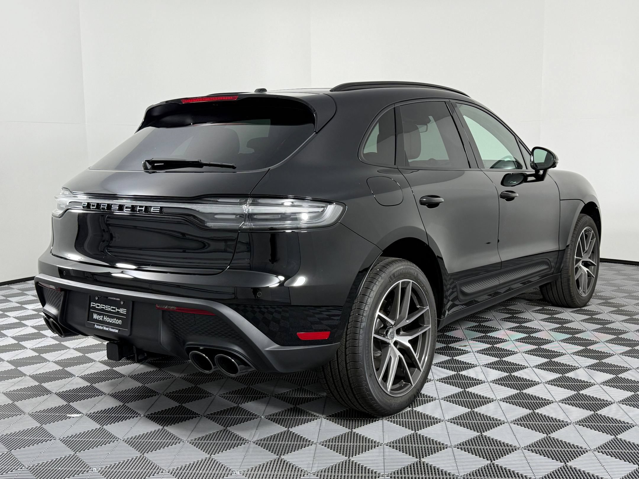Certified 2026 Porsche Macan AWD/4WD image 9