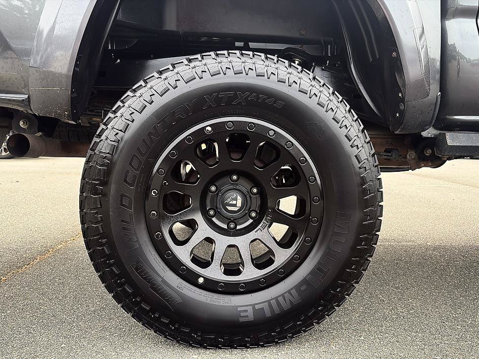 Used 2019 Toyota Tacoma TRD Sport AWD/4WD image 11
