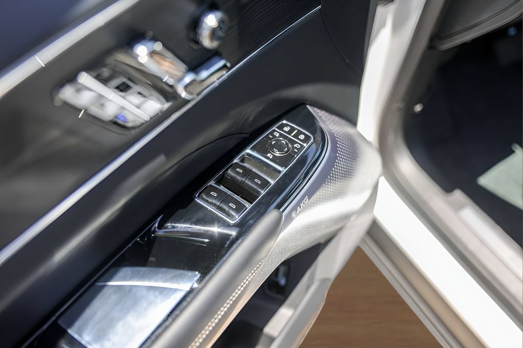 Certified 2024 Cadillac Lyriq Luxury AWD/4WD image 20