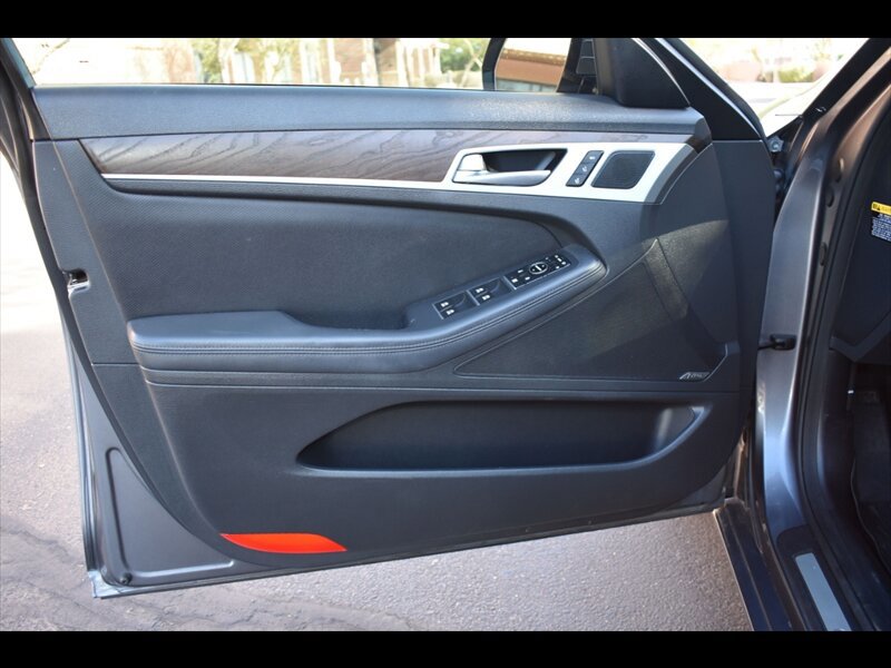 Used 2015 Hyundai Genesis 5.0 RWD image 18
