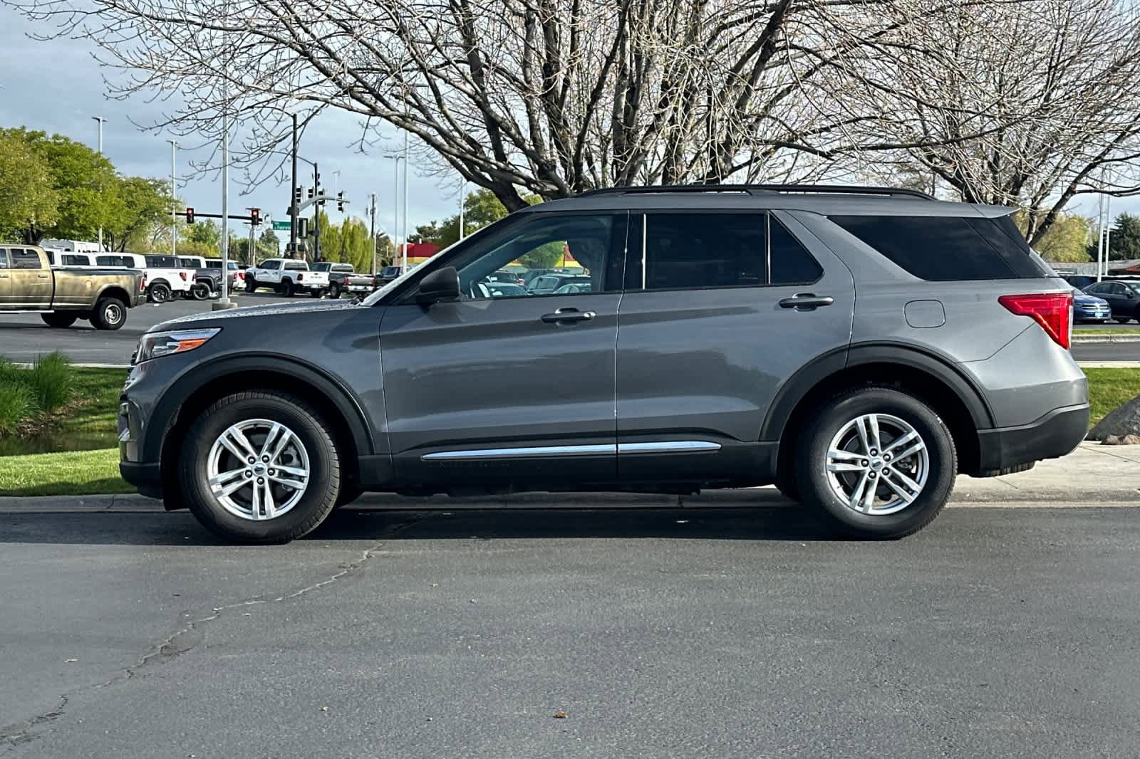 Certified 2023 Ford Explorer XLT w/ Equipment Group 202A AWD/4WD image 5