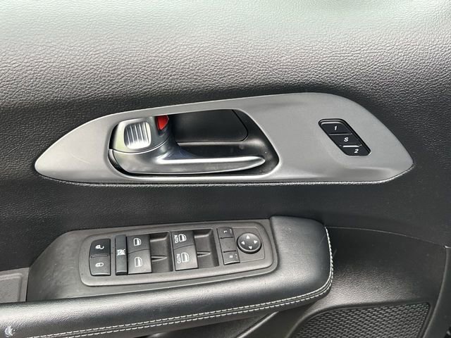 Used 2023 Chrysler Pacifica Touring-L w/ S Appearance Package image 15
