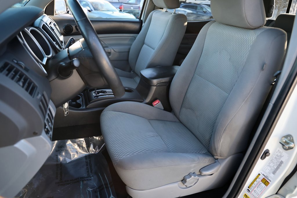 Used 2014 Toyota Tacoma PreRunner image 26