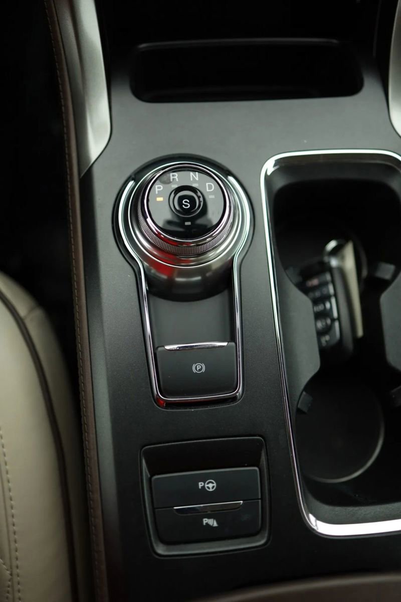 Used 2017 Ford Fusion Platinum image 28