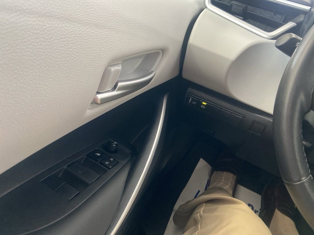 Used 2024 Toyota Corolla SE w/ SE Convenience Package FWD image 28