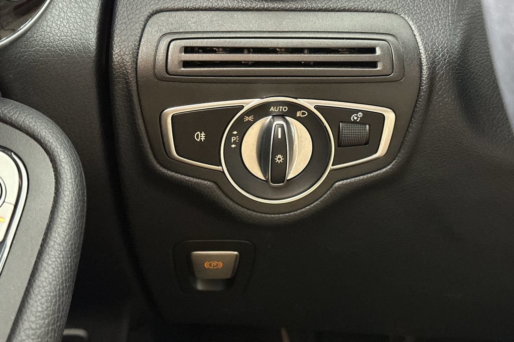 Used 2020 Mercedes-Benz GLC 300 4MATIC image 31