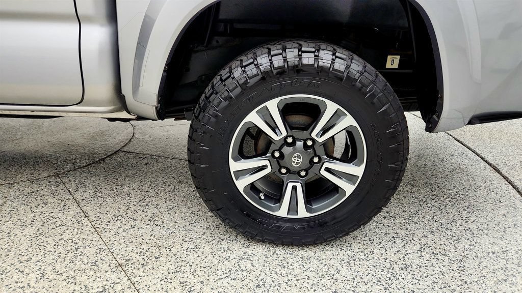 Used 2016 Toyota Tacoma TRD Sport w/ Towing Package AWD/4WD image 9