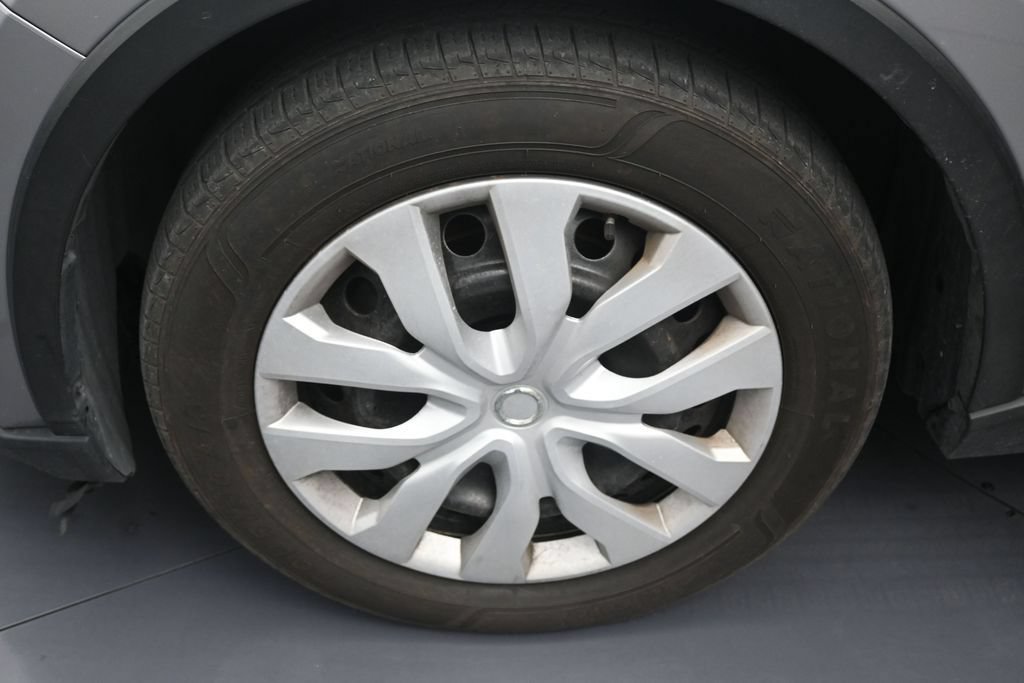 Used 2020 Toyota C-HR LE FWD image 9