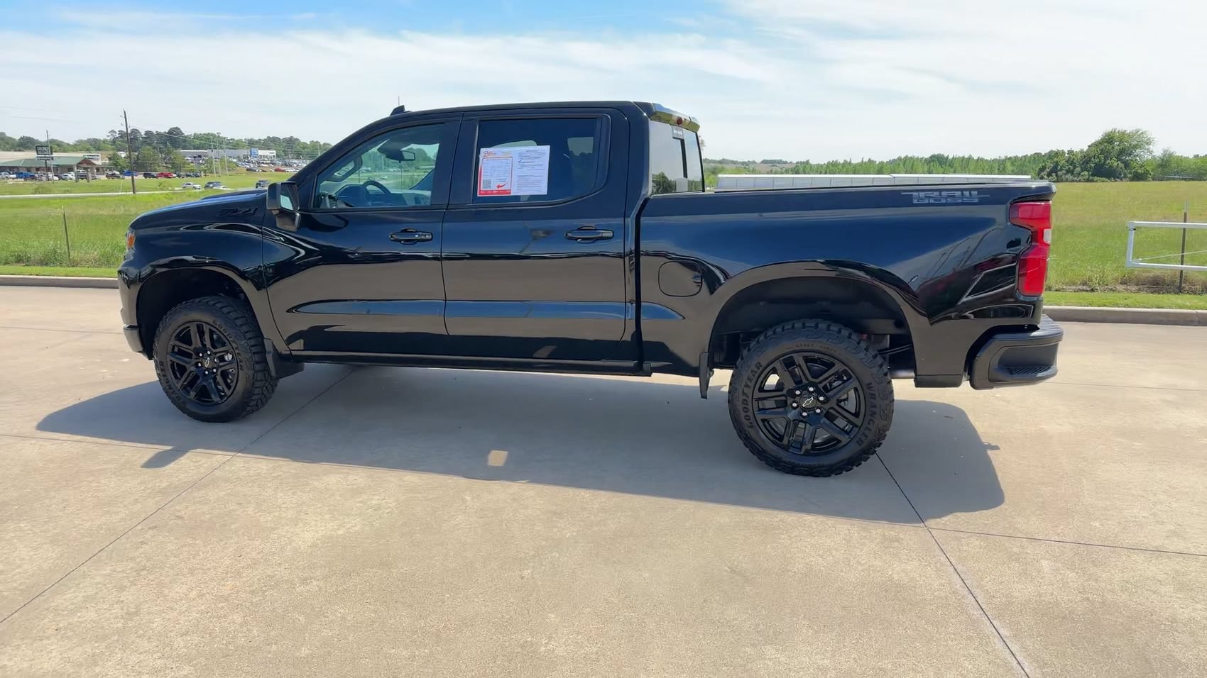 Used 2026 Chevrolet Silverado 1500 LT Trail Boss w/ LT Trail Boss Premium Package AWD/4WD image 6