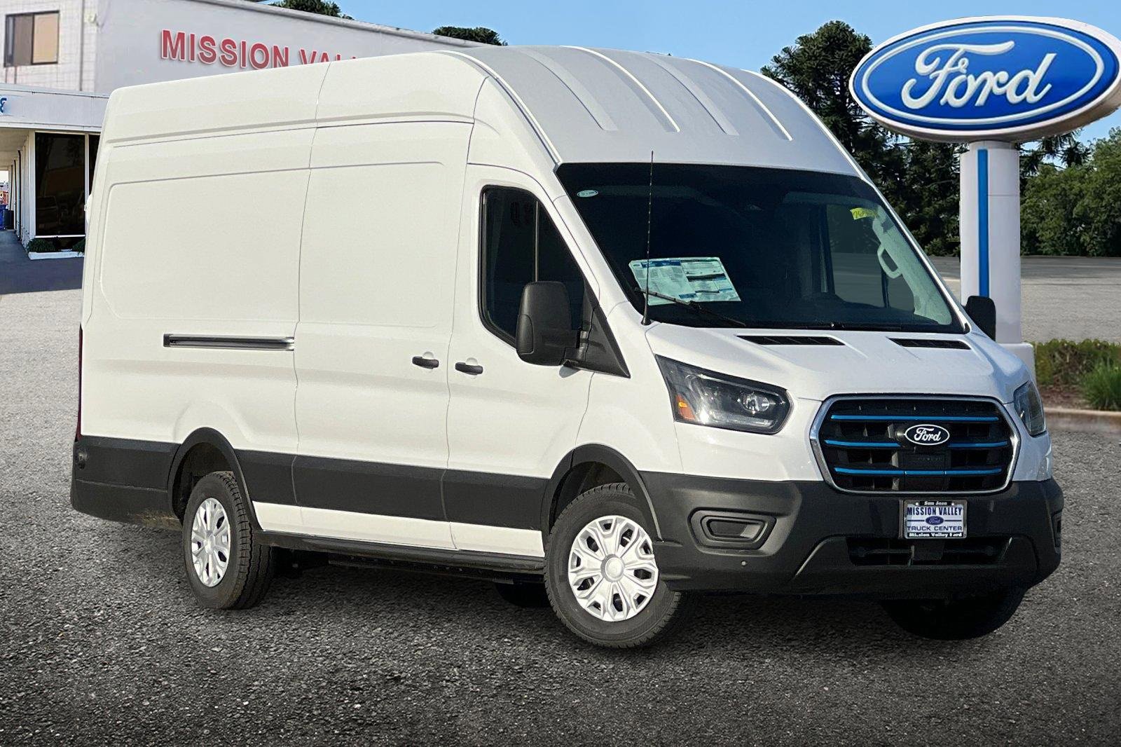 New 2026 Ford E-Transit 148 High Roof Extended w/ Load Area Protection Package video 2