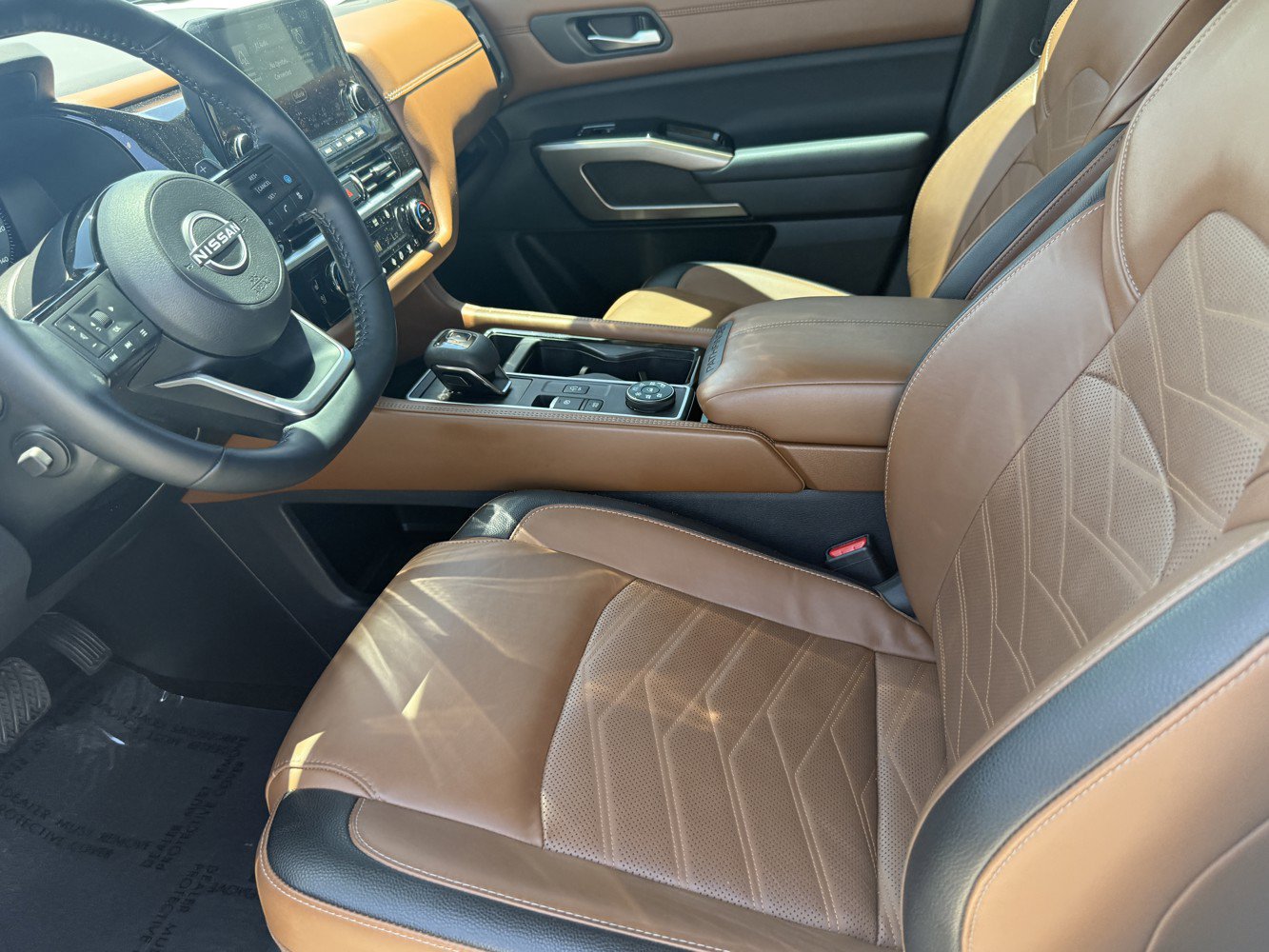 Used 2024 Nissan Pathfinder Platinum AWD/4WD image 11