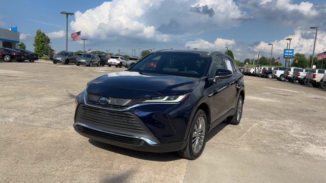 Used 2022 Toyota Venza XLE AWD/4WD image 4