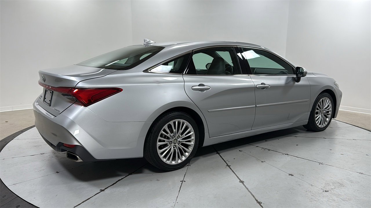 Used 2020 Toyota Avalon Limited image 5